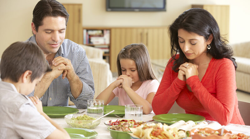 Prayer for family unity and blessings at mealtimes - भोजन के समय पारिवारिक एकता और आशीर्वाद के लिए प्रार्थना