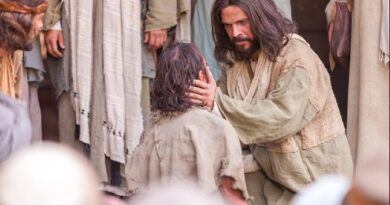 The story of jesus helping a father by healing his daughter - यीशु द्वारा एक पिता की बेटी को ठीक करके मदद करने की कहानी